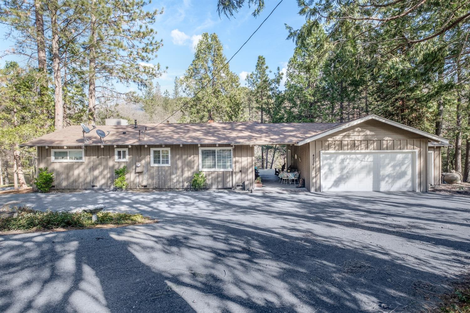 42761 Springwood Road Oakhurst, CA 93644 - Photo 2 of 16 Gallery Image 2