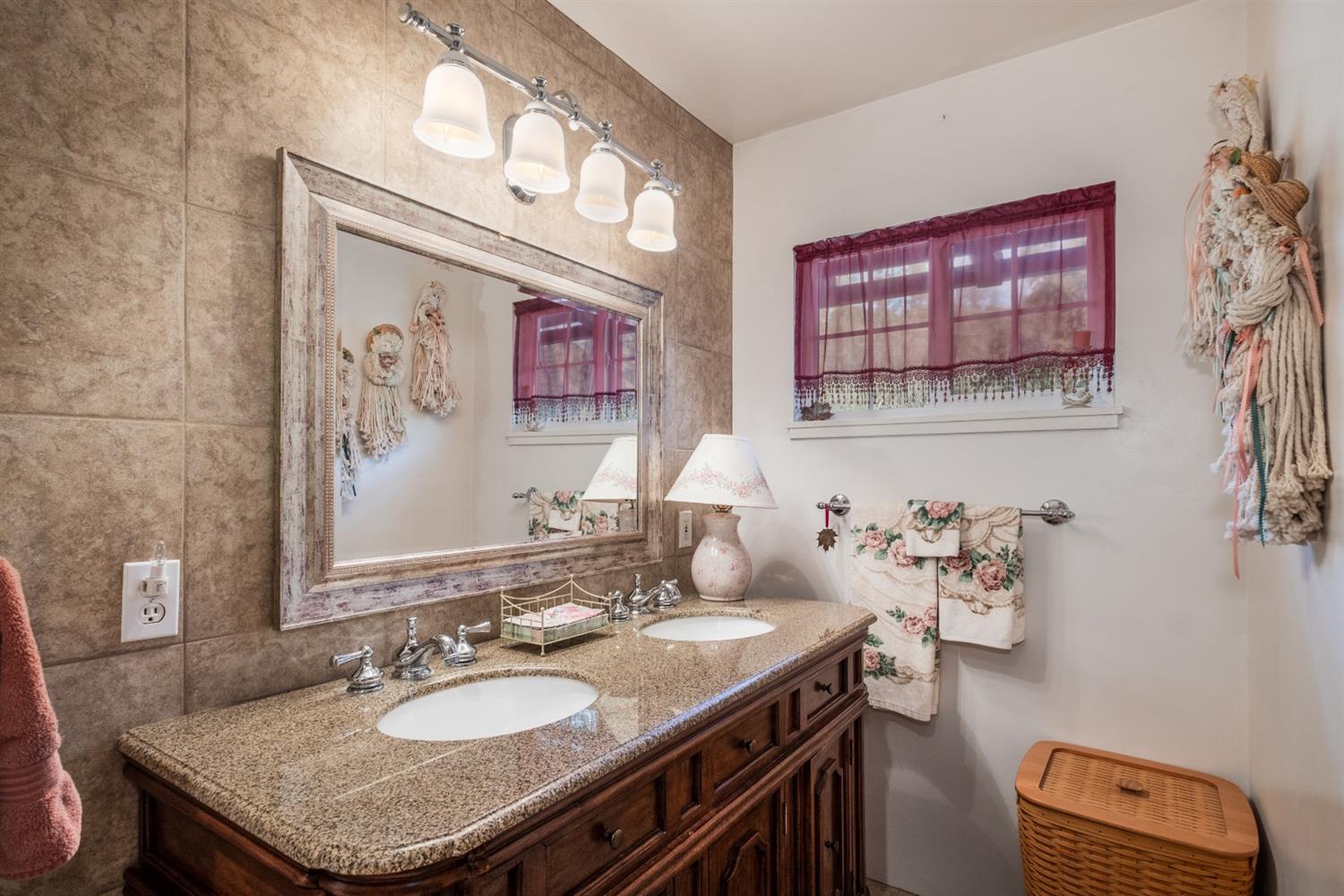 42761 Springwood Road Oakhurst, CA 93644 - Photo 13 of 16 Gallery Image 13