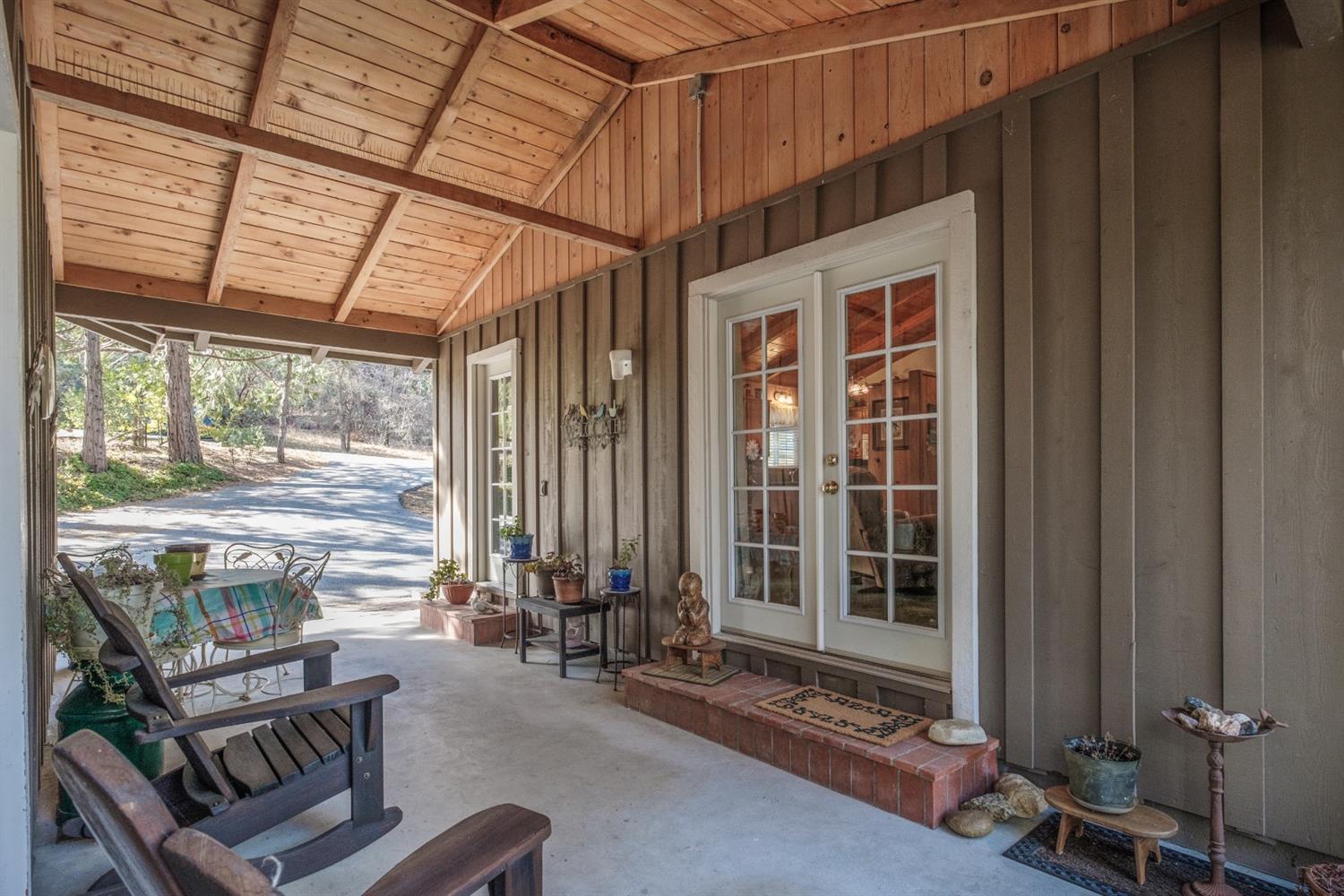42761 Springwood Road Oakhurst, CA 93644 - Photo 3 of 16 Gallery Image 3