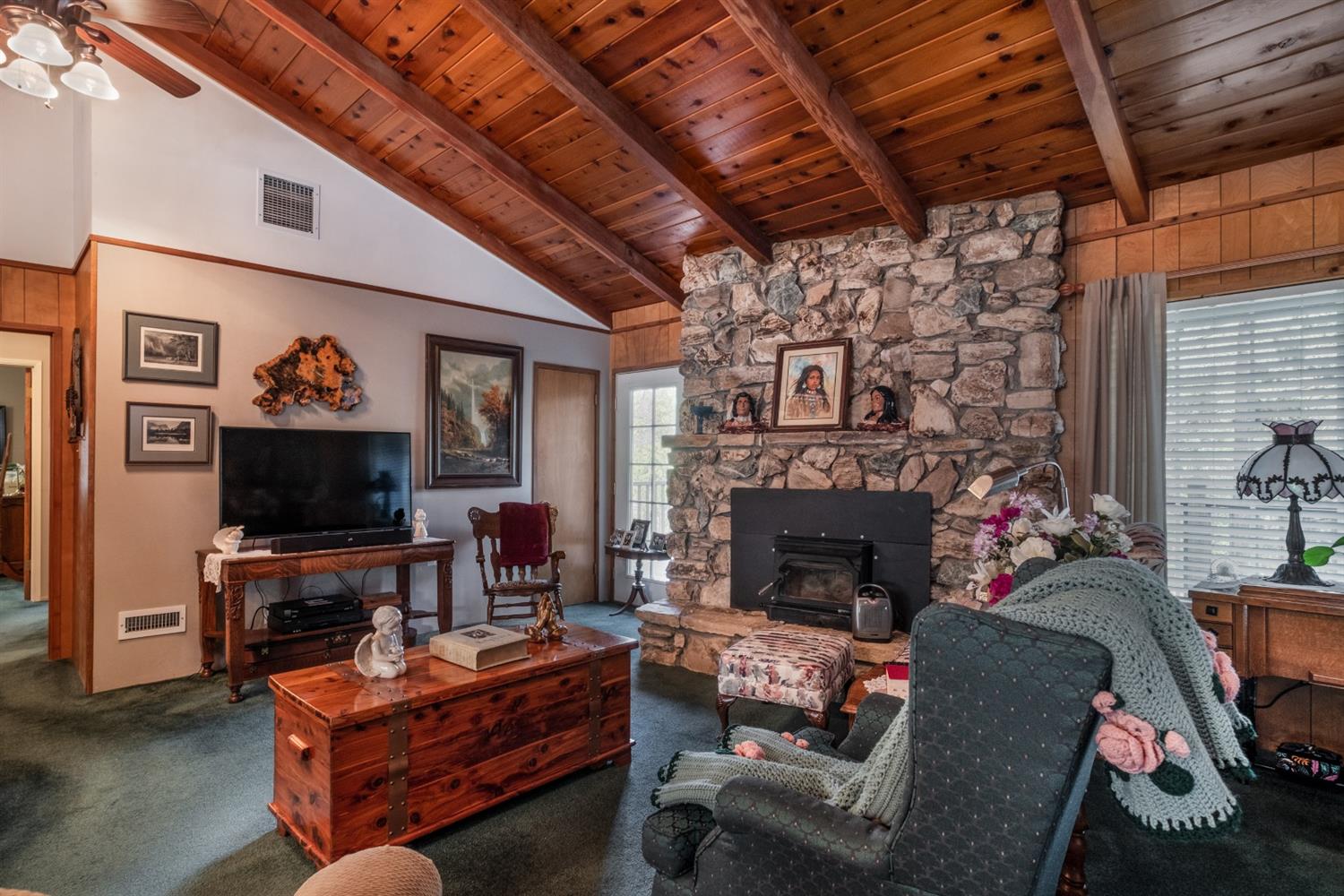 42761 Springwood Road Oakhurst, CA 93644 - Photo 5 of 16 Gallery Image 5