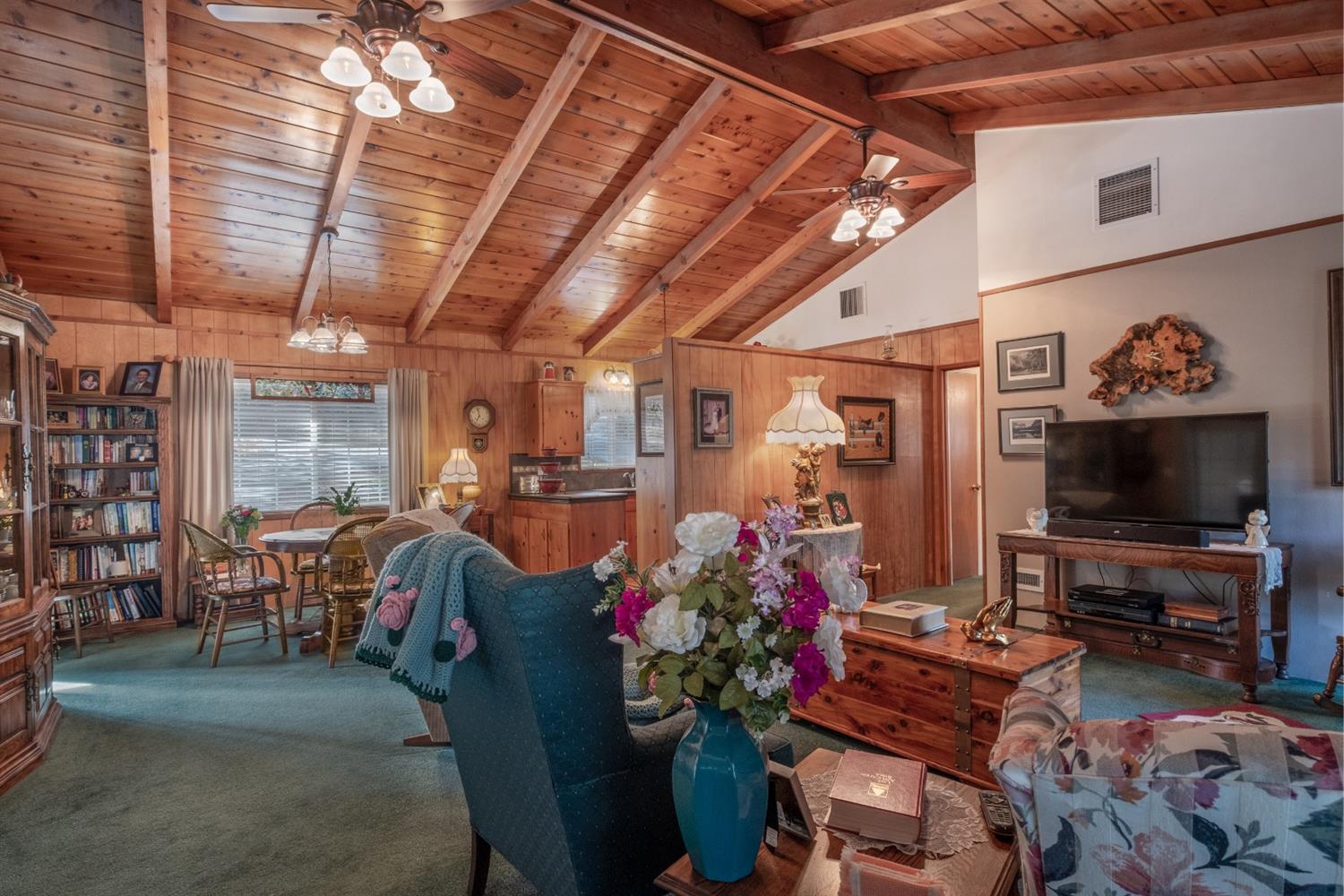42761 Springwood Road Oakhurst, CA 93644 - Photo 6 of 16 Gallery Image 6