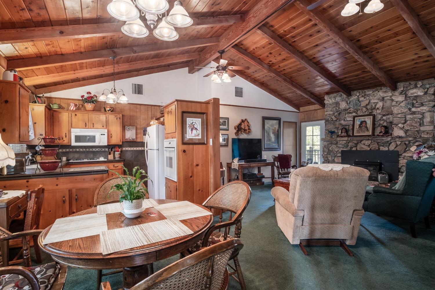 42761 Springwood Road Oakhurst, CA 93644 - Photo 9 of 16 Gallery Image 9