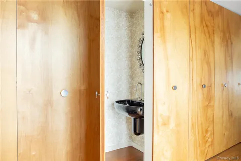 a view of entryway with a front door