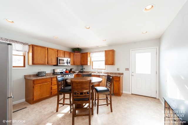 34 Tremont Road Fox Lake, IL 60020 - Photo 3 of 10 Gallery Image 3