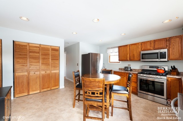 34 Tremont Road Fox Lake, IL 60020 - Photo 4 of 10 Gallery Image 4