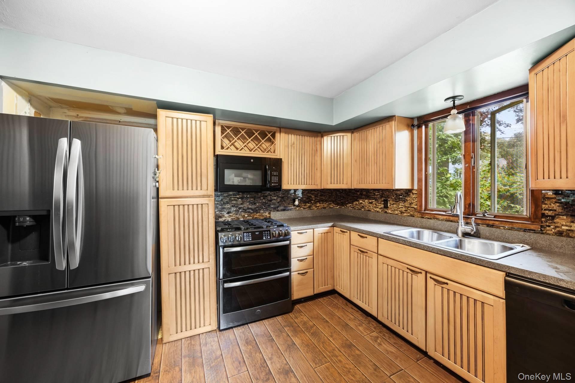 2 Easterly Road Hampton Bays, NY 11946 - Photo 12 of 24 Gallery Image 12