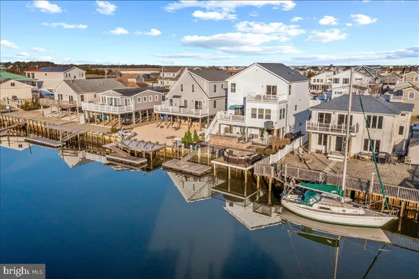 a view of a lake with house