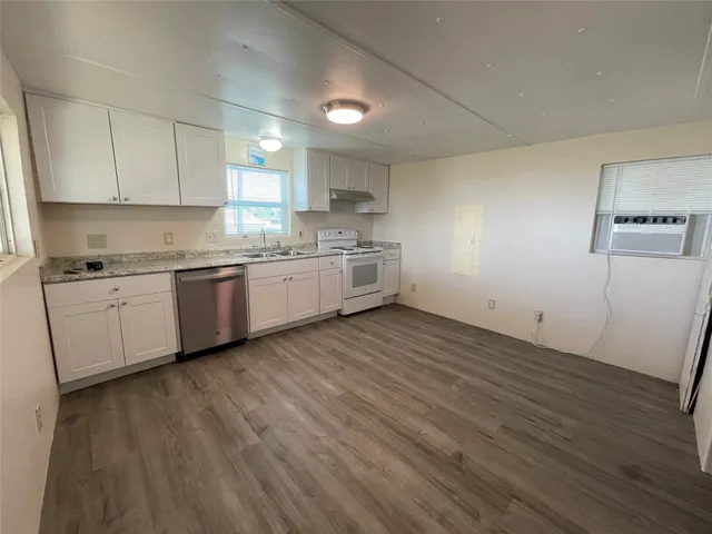 $800 | 110 20th Street, Unit A, San Leon, TX 77539