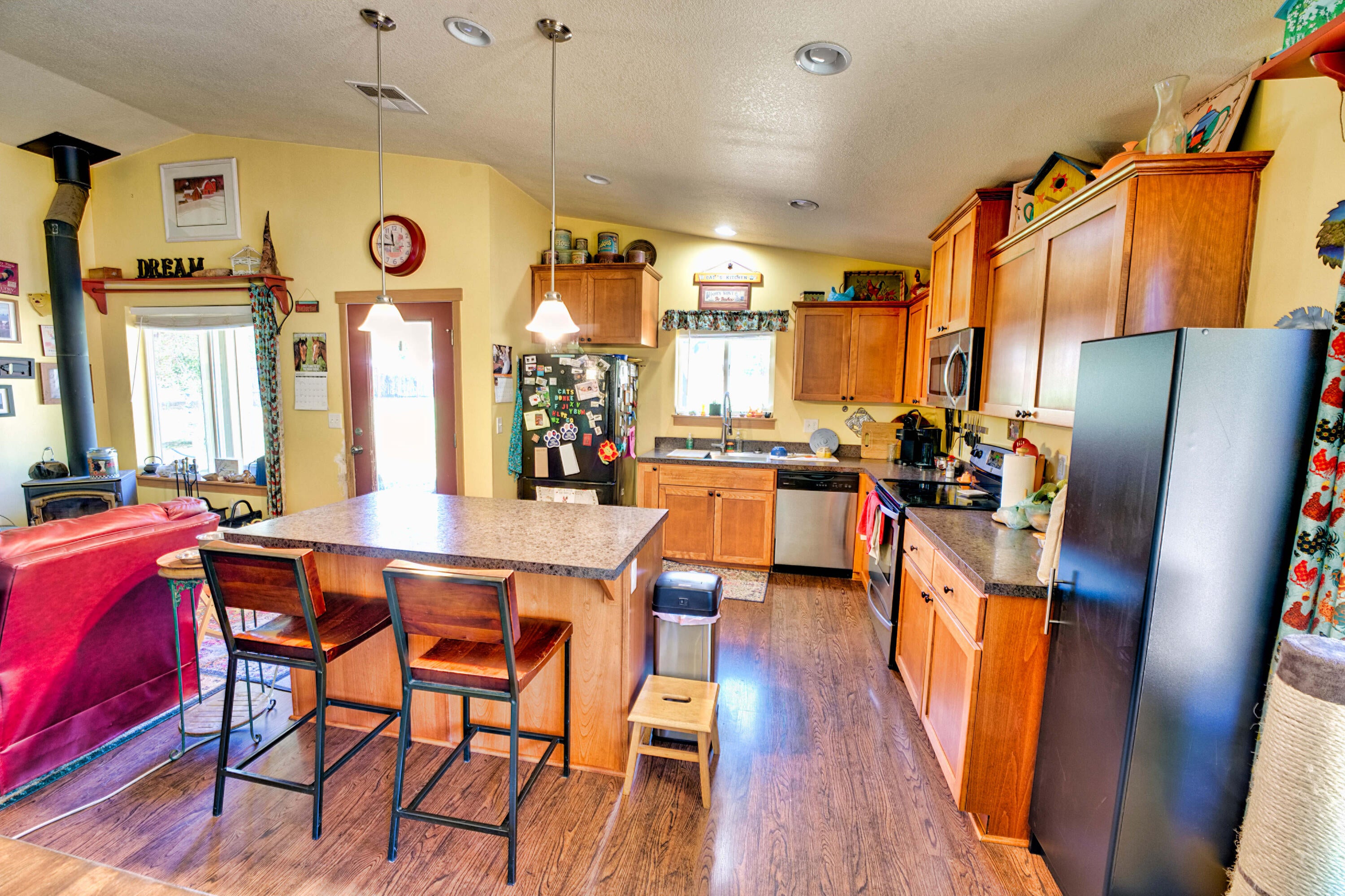 2061 Pine Grove Road Rogue River, OR 97537 - Photo 4 of 67 Kitchen