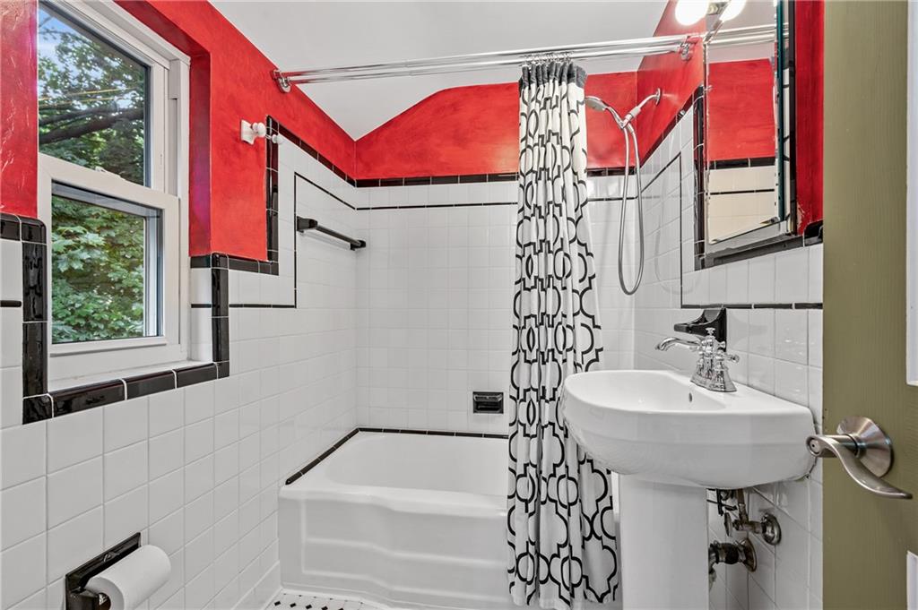 130 Spring Grove Road Pittsburgh, PA 15235 - Photo 12 of 25 Gallery Image 12