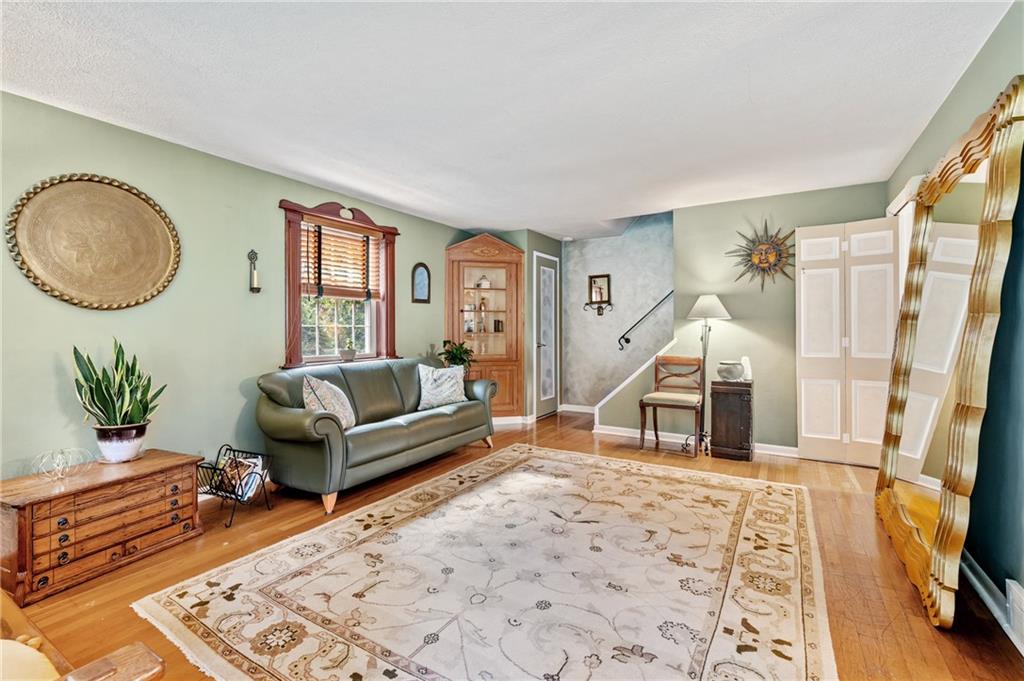 130 Spring Grove Road Pittsburgh, PA 15235 - Photo 2 of 25 Gallery Image 2