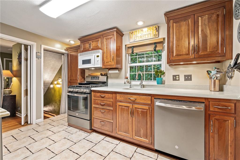 130 Spring Grove Road Pittsburgh, PA 15235 - Photo 4 of 25 Gallery Image 4