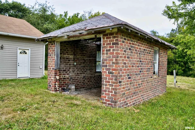 $89,500 | 3010 West Jackson Street, Macomb, IL 61455
