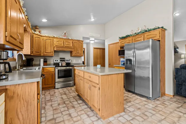 $384,900 | 1992 Mayflower Street, Kaukauna, WI 54130