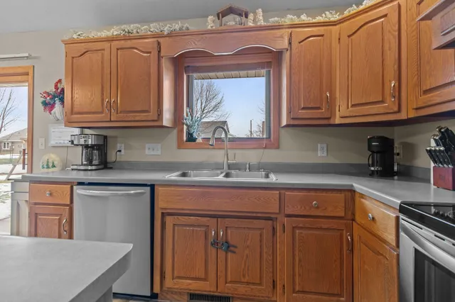 $384,900 | 1992 Mayflower Street, Kaukauna, WI 54130