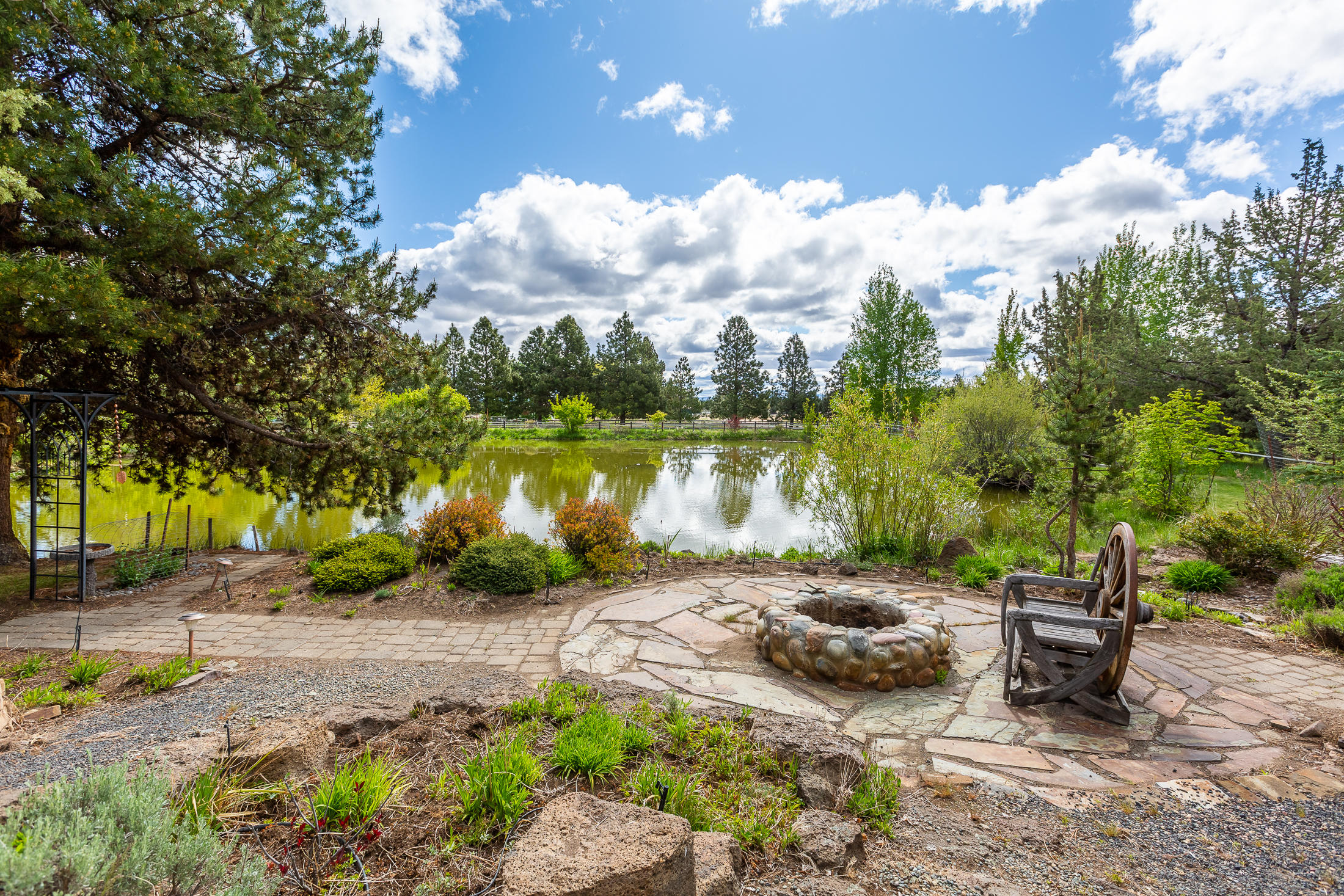 61255 Ward Road Bend, OR 97702 - Photo 43 of 63 Beautiful!