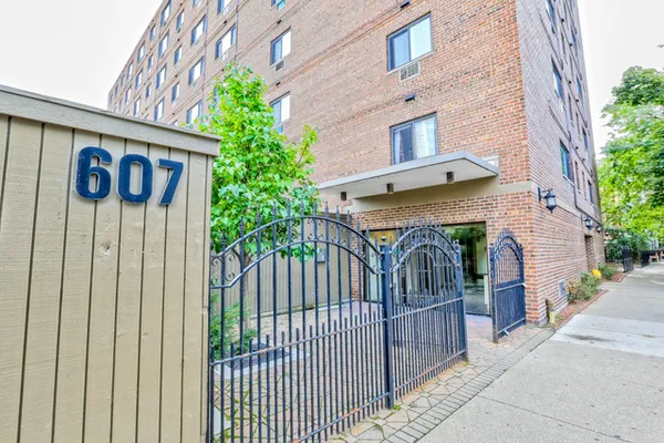 $2,450 | 607 West Wrightwood Avenue, Unit 812, Chicago, IL 60614