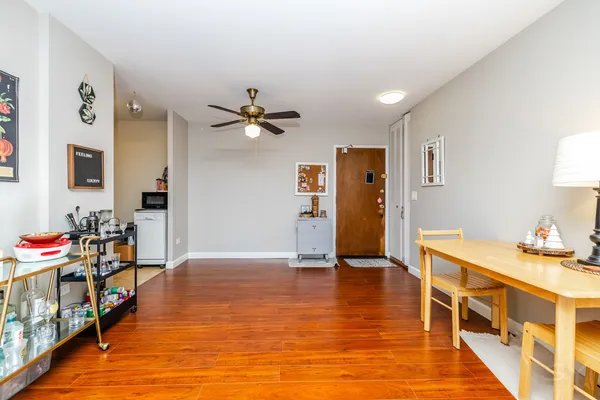 $2,450 | 607 West Wrightwood Avenue, Unit 812, Chicago, IL 60614