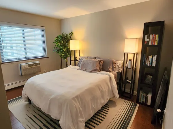 $2,450 | 607 West Wrightwood Avenue, Unit 812, Chicago, IL 60614