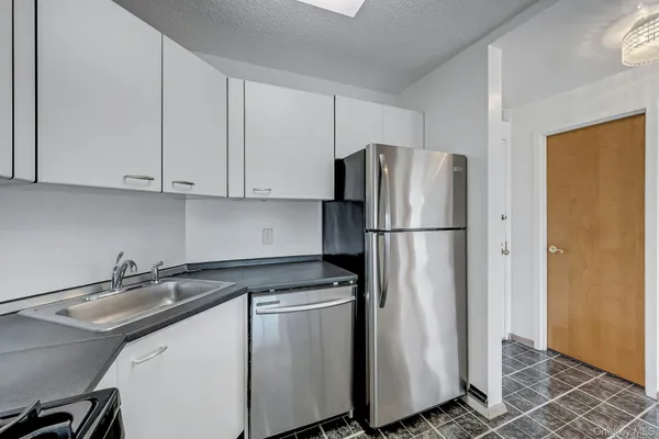 $2,500 | 703 Pelham Road, Unit 412, New Rochelle, NY 10805