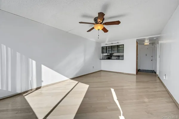 $2,500 | 703 Pelham Road, Unit 412, New Rochelle, NY 10805