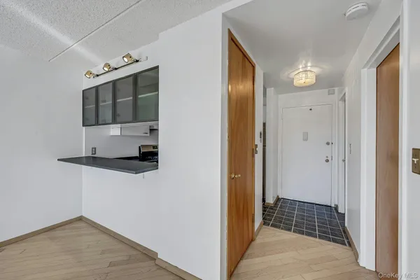 $2,500 | 703 Pelham Road, Unit 412, New Rochelle, NY 10805