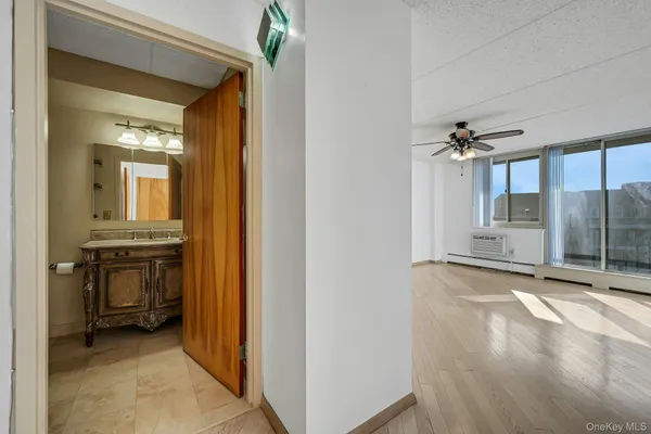 $2,500 | 703 Pelham Road, Unit 412, New Rochelle, NY 10805