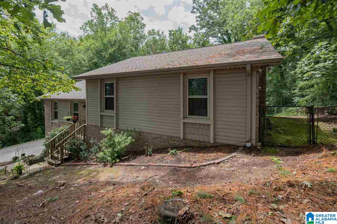 828 Round Hill Road Pelham, AL 35124 - Photo 3 of 49