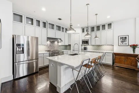 $609,900 | 916 Yale Street, Unit A, Houston, TX 77008