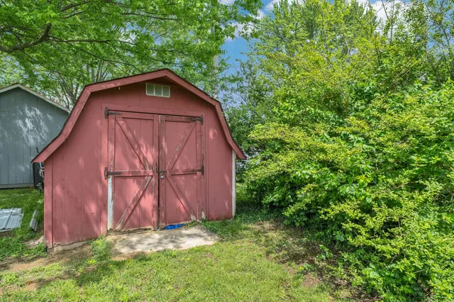 $220,000 | 305 Thomas Avenue, Hohenwald, TN 38462