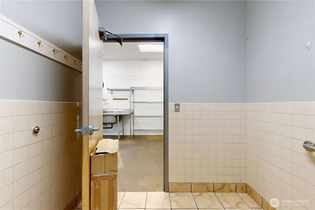 a bathroom with a bathtub