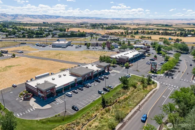 a view of a terrace with sitting area