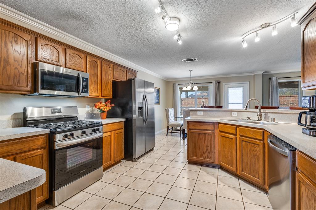 8009 Trophy Court Rowlett, TX 75089 - Photo 11 of 27