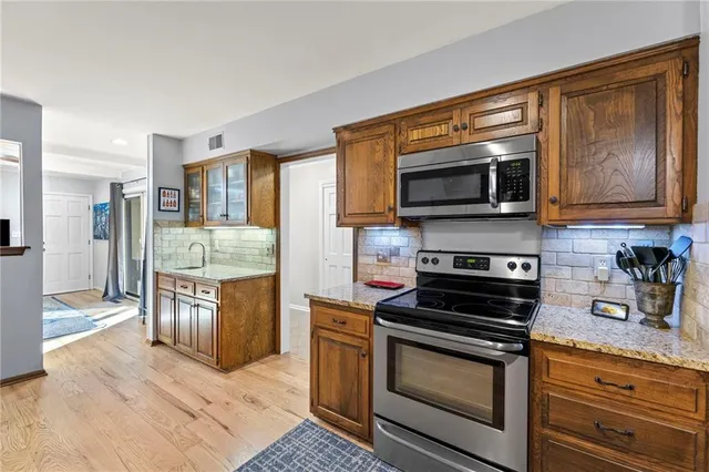 $429,000 | 12758 Overbrook Road, Leawood, KS 66209