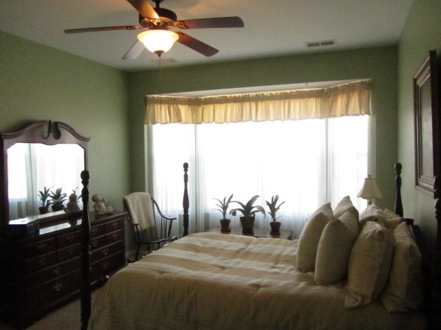 2492 Rolling Ridge Elgin, IL 60124 - Photo 8 of 23 Gallery Image 8
