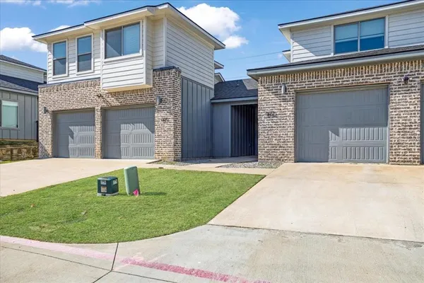 $530,000 | 3060 West Crawford Street, Unit 601/602, Denison, TX 75020
