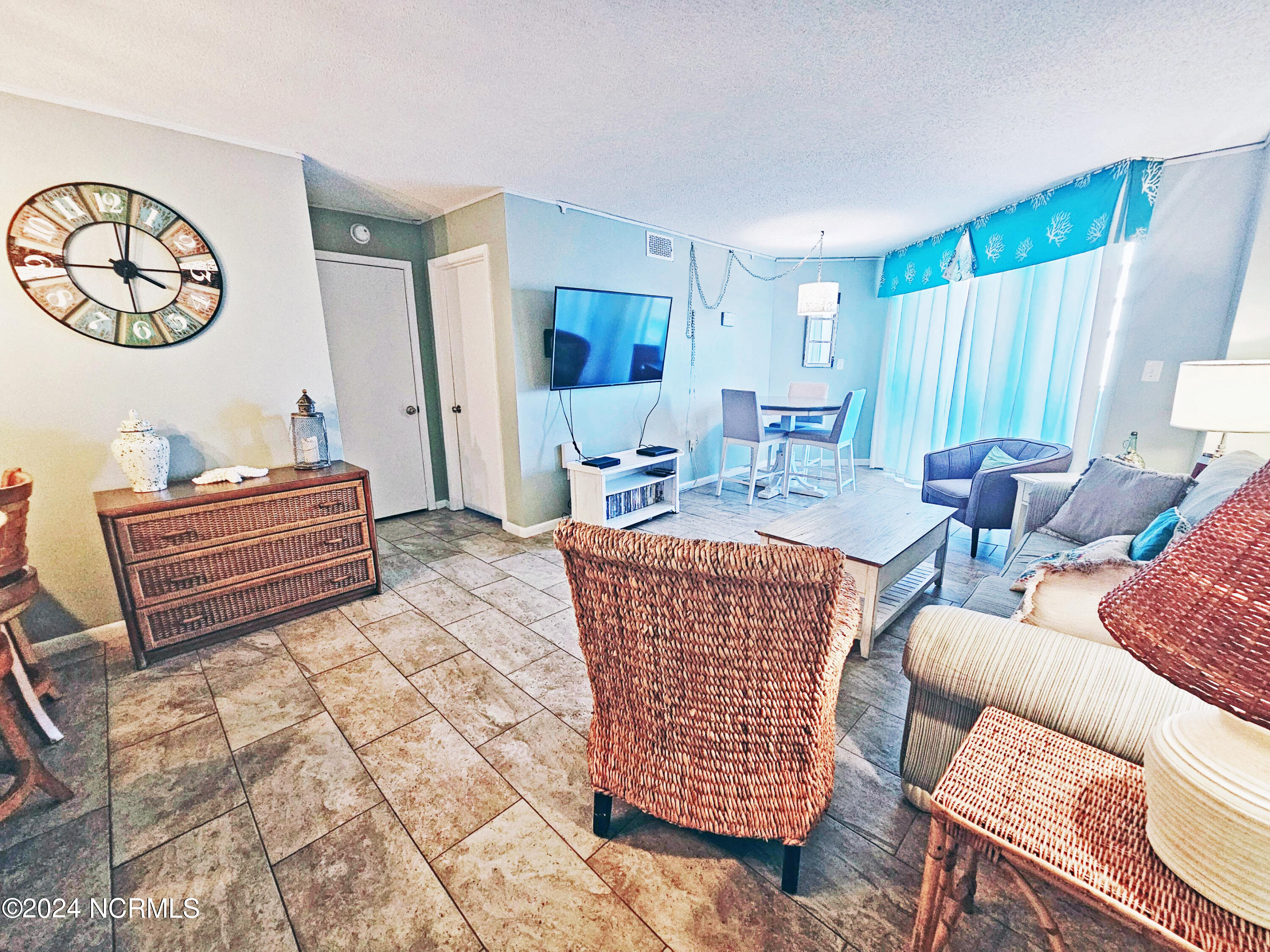 2000 New River Inlet Road, Unit 2212 North Topsail Beach, NC 28460 - Photo 11 of 22 Living room