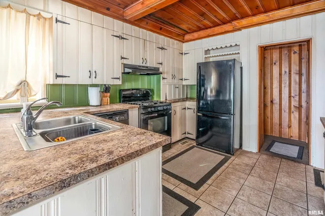 $210,000 | 311 West Poplar Street, Harrisburg, IL 62946