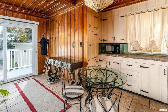 $210,000 | 311 West Poplar Street, Harrisburg, IL 62946