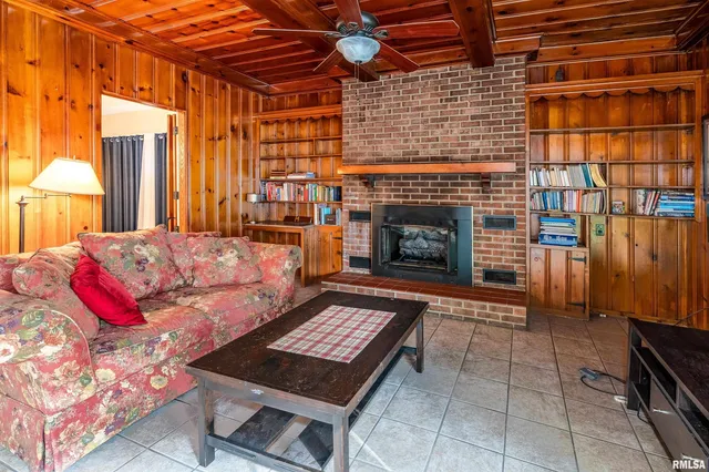 $210,000 | 311 West Poplar Street, Harrisburg, IL 62946