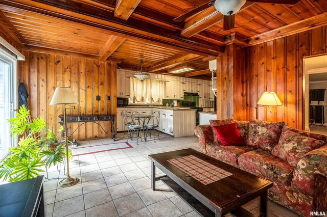 $210,000 | 311 West Poplar Street, Harrisburg, IL 62946