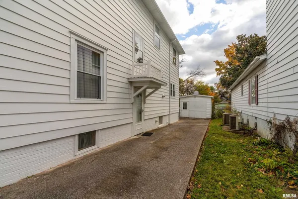 $210,000 | 311 West Poplar Street, Harrisburg, IL 62946