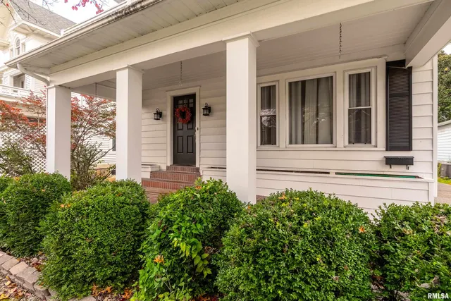 $210,000 | 311 West Poplar Street, Harrisburg, IL 62946