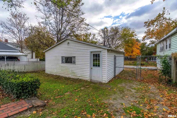 $210,000 | 311 West Poplar Street, Harrisburg, IL 62946