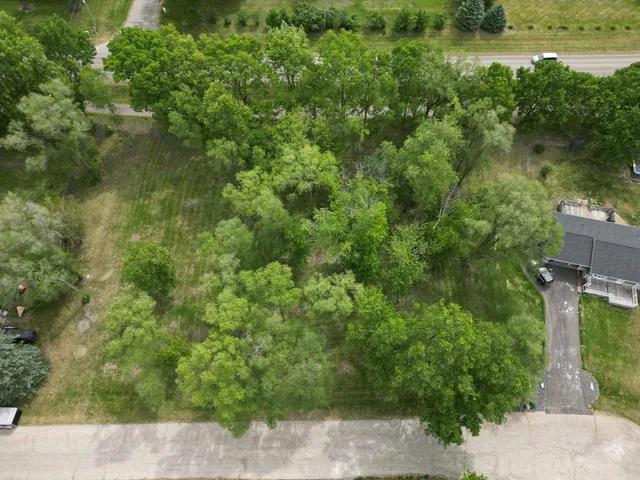 an aerial view of lake residential house with outdoor space and trees around