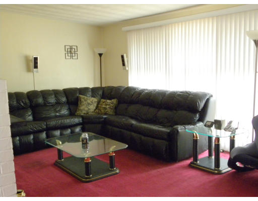 22 Donna Road Chelmsford, MA 01824 - Photo 3 of 13 a living room with furniture and a window