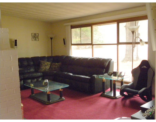 22 Donna Road Chelmsford, MA 01824 - Photo 4 of 13 a living room with furniture and a large window