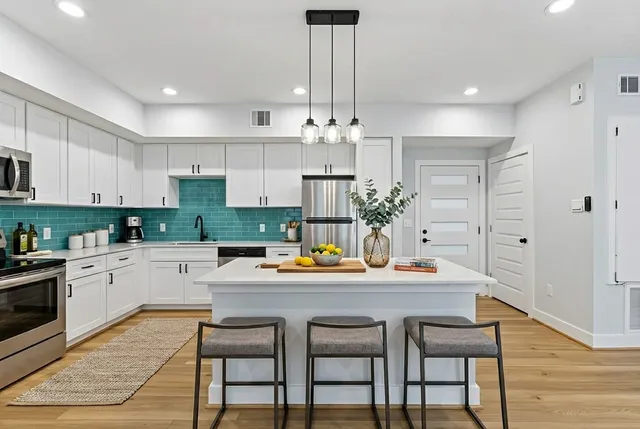 $1,880 | 5420 Elysian Street, Unit E, Houston, TX 77009