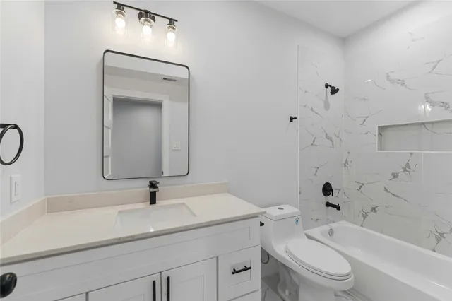 $1,880 | 5420 Elysian Street, Unit E, Houston, TX 77009