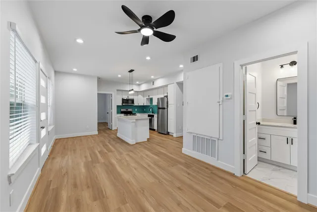 $1,880 | 5420 Elysian Street, Unit E, Houston, TX 77009